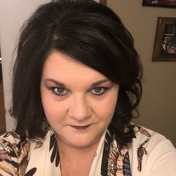 Meet your Posher, Bev - Picture 1 of 1